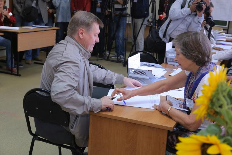 Анатолий Локоть на выборах