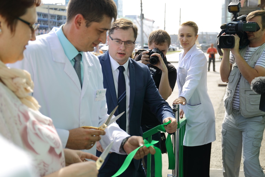 Первый мед открытые двери. Главврач 11 больницы Новосибирск. Открытие новой клиники Новосибирск.