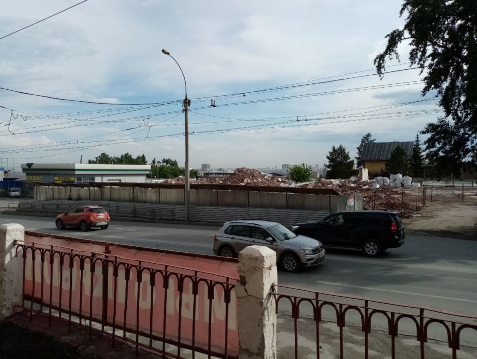 В Новосибирске снесли бывший дилерский центр Volkswagen