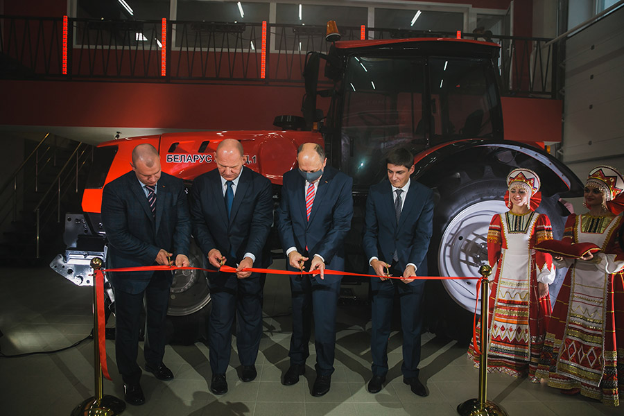 Минский тракторный завод открыл учебный класс в НГАУ