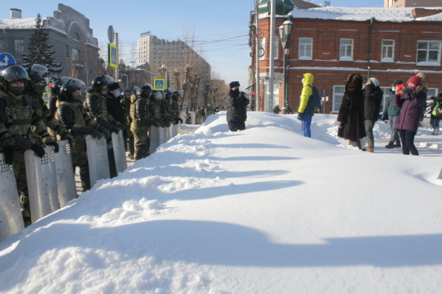 Больше ста человек задержали на митинге за Навального в Новосибирске (фотографии)
