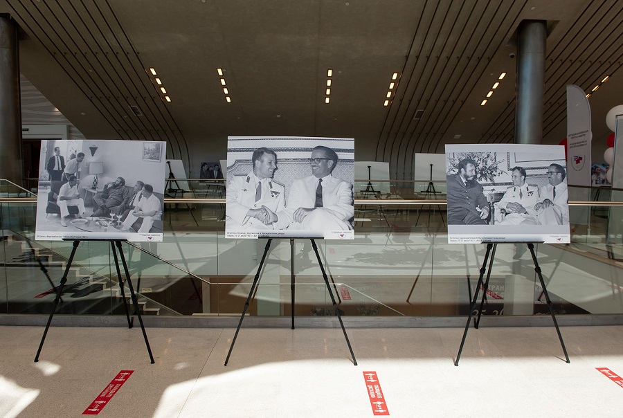 Редкие фото Юрия Гагарина с Фиделем Кастро и Эрнесто Че Геварой покажут на выставке в Новосибирске - Изображение