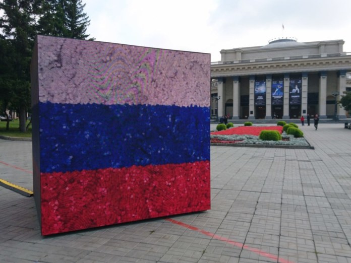 Два сибирских города будут участвовать в мультимедийном проекте VK в честь Дня российского флага