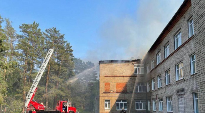 Пациентка ЦКБ в новосибирском Академгородке умерла после эвакуации из-за пожара