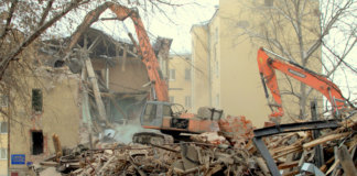 В Новосибирске снесли 9 аварийных домов после вмешательства прокуратуры