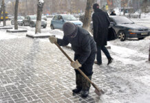 С администрации Первомайского района Новосибирска взыщут компенсацию за травму на скользком тротуаре