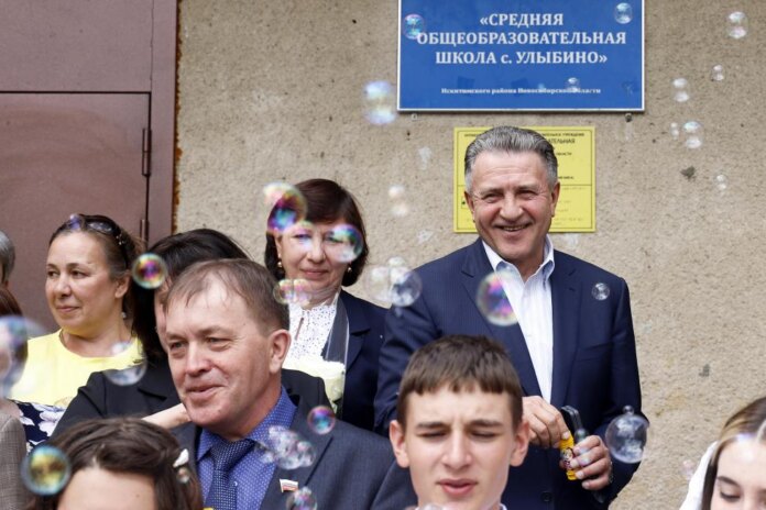 Спикер Заксобрания Новосибирской области посетил школу выпускника - героя СВО