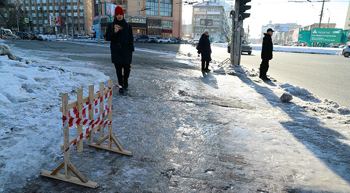 МКУ «Центральное» заплатит компенсацию пожилой женщине, получившей травму на льду в Новосибирске