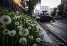 Ремонт новосибирской улицы Писарева организовали поточным методом