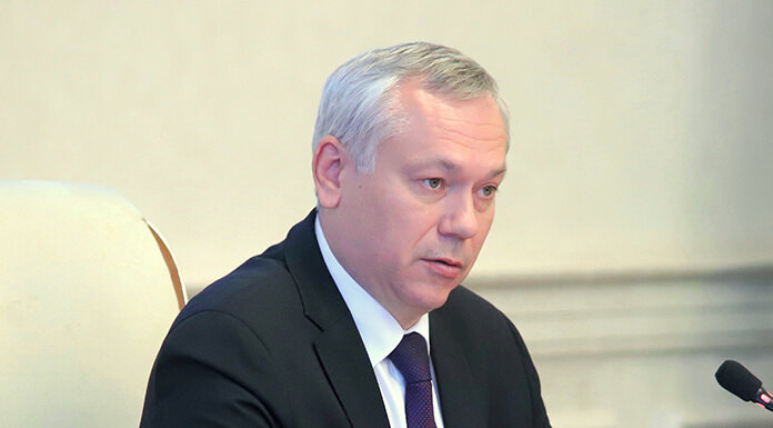 Не «тянуть за уши», а «выгонять к чертям»: губернатор Травников призвал жестко реагировать на недобросовестные действия подрядчиков по благоустройству